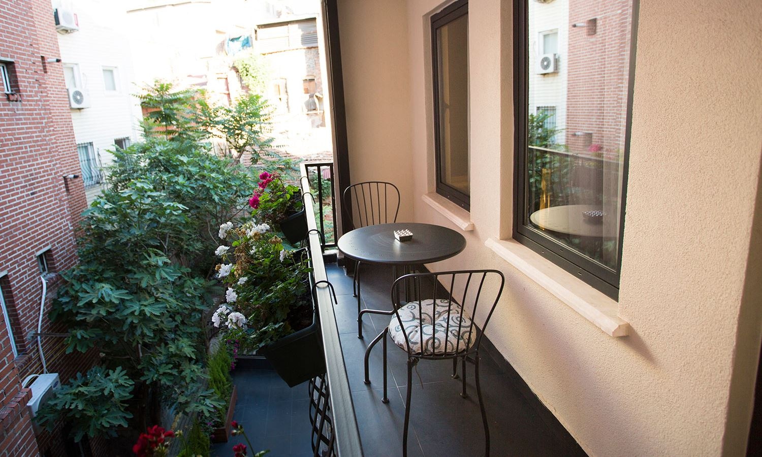 rooms-apartment-with-balcony