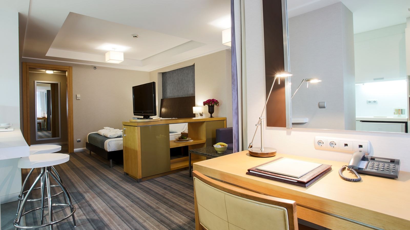 rooms-single-business