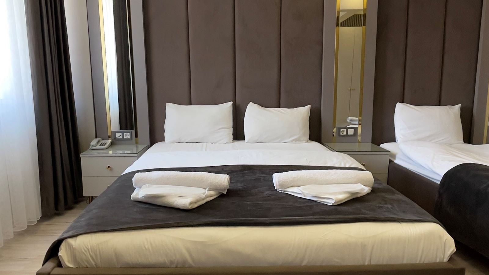 rooms-triple-two-beds