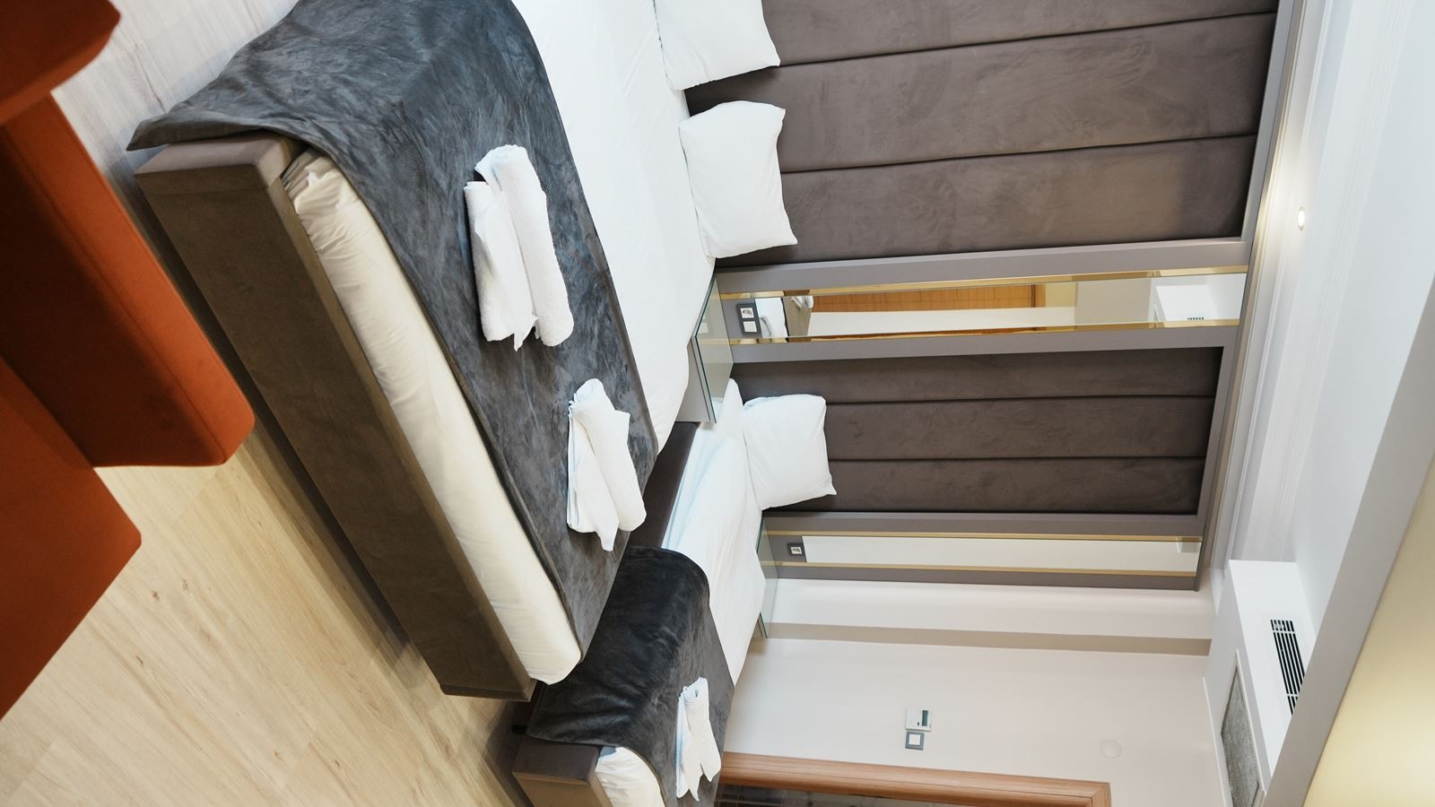 rooms-triple-two-beds