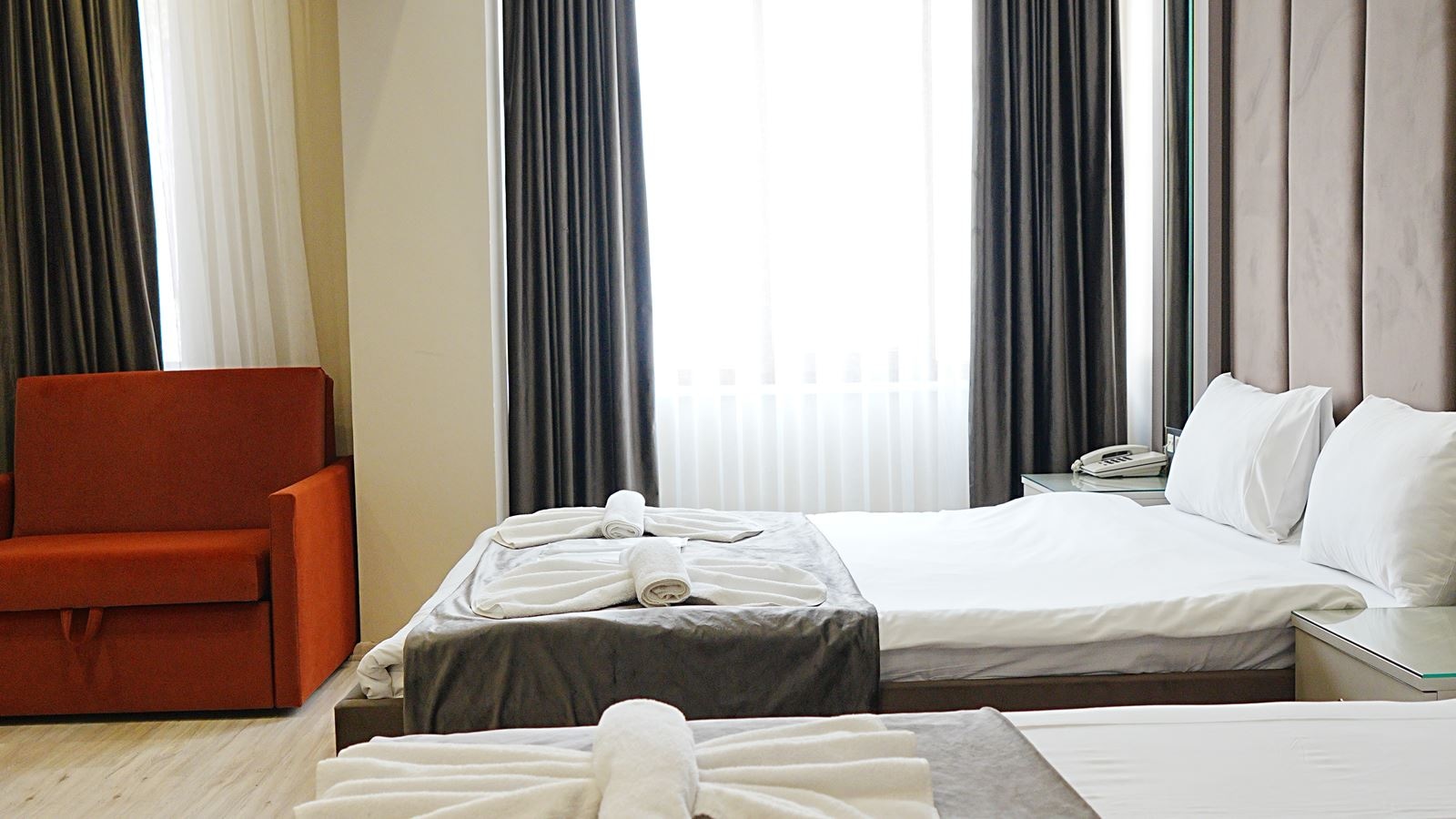 rooms-triple-two-beds