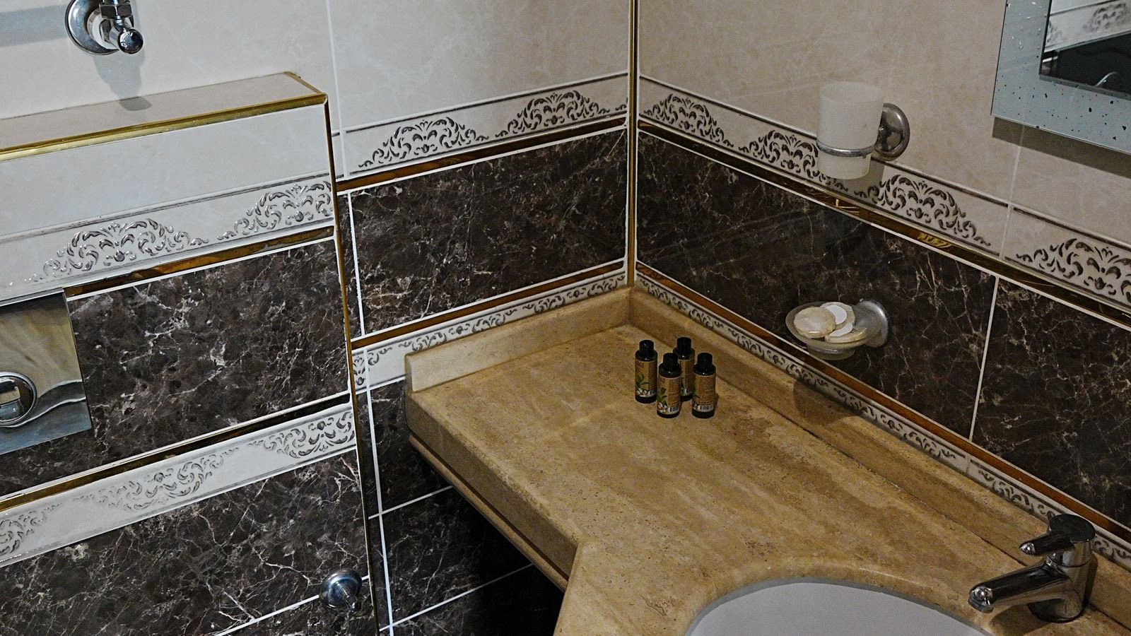 rooms-triple-two-beds