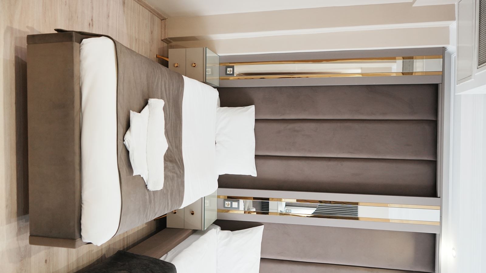 rooms-triple-two-beds