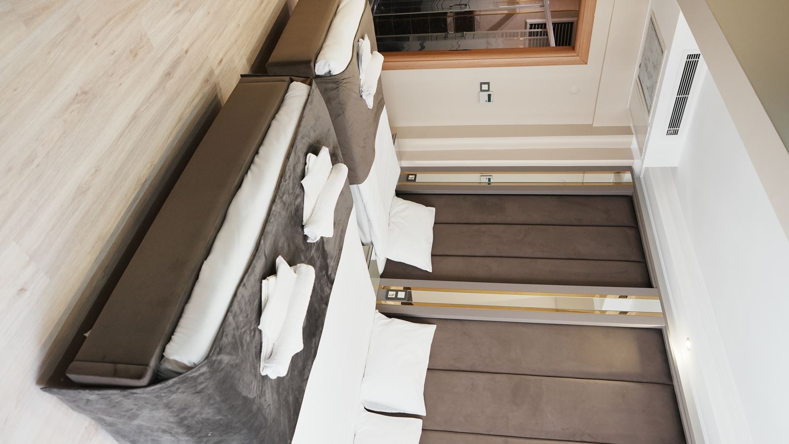 rooms-triple-two-beds