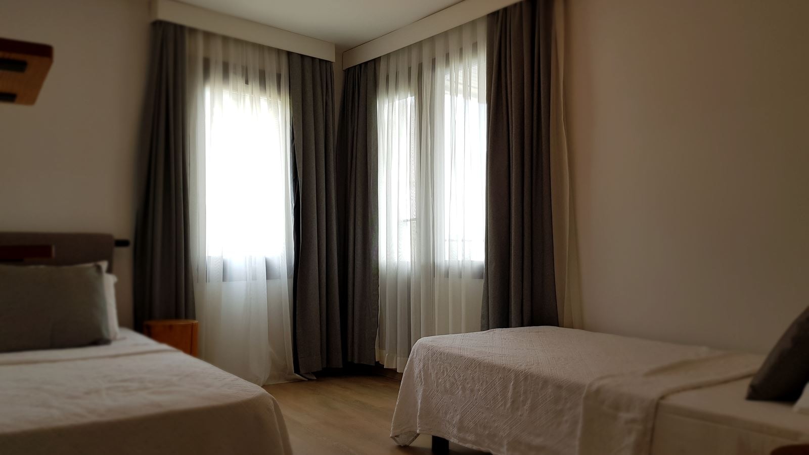 rooms-family-room-deluxe