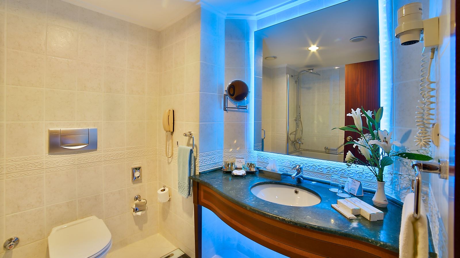 rooms-family-room-sea-view