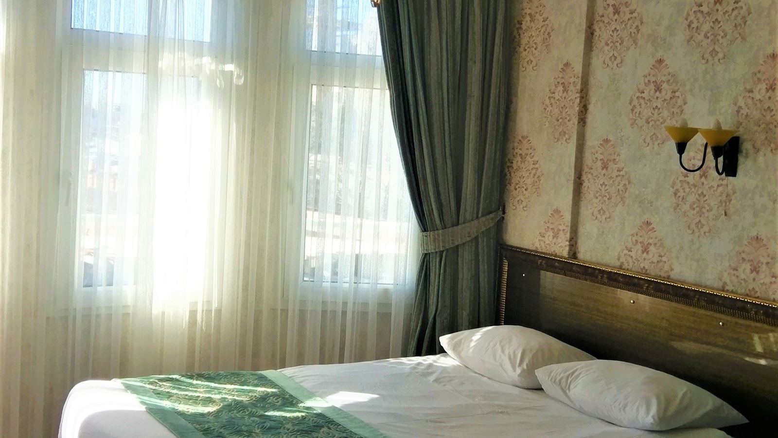 rooms-family-room-deluxe