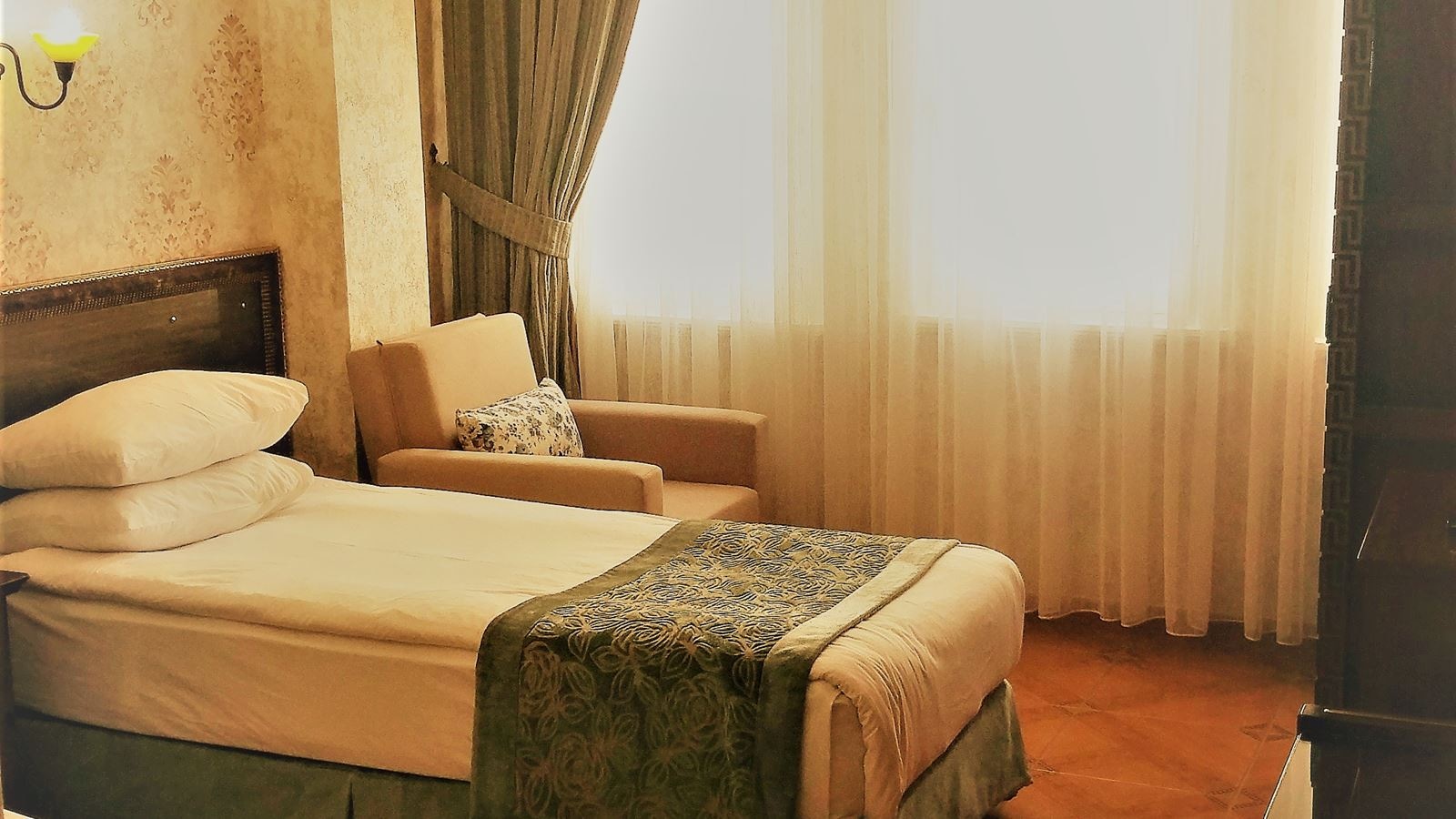 rooms-double-or-twin-deluxe