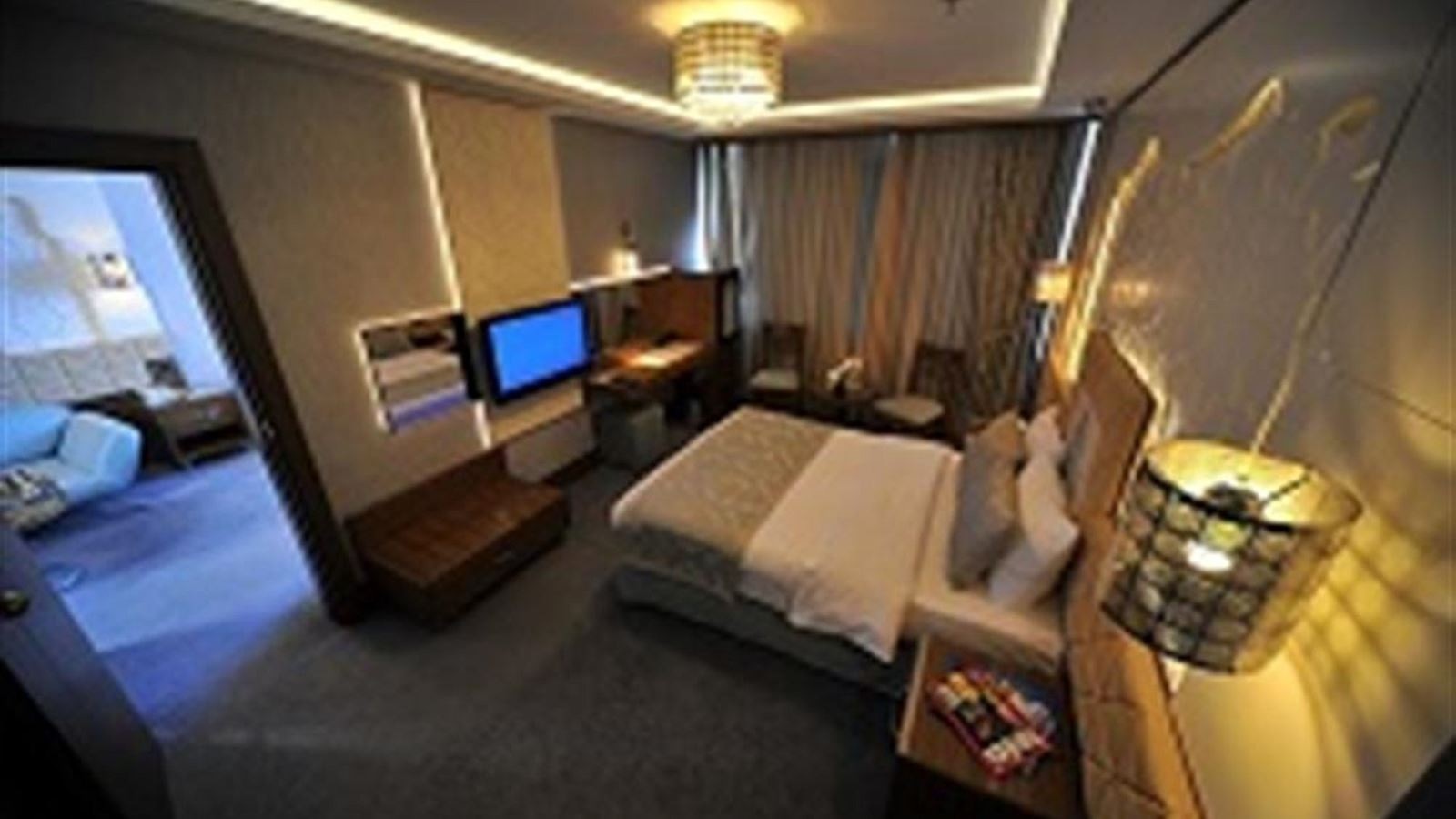 rooms-family-room-connecting-room