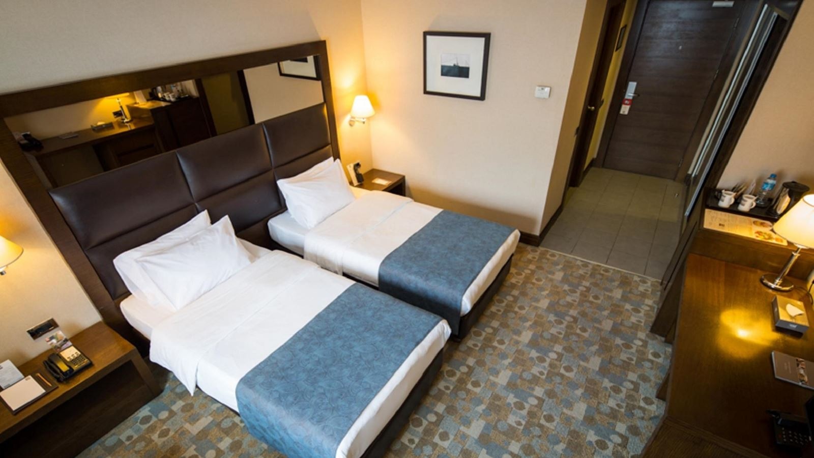 rooms-room-luxury-city-view