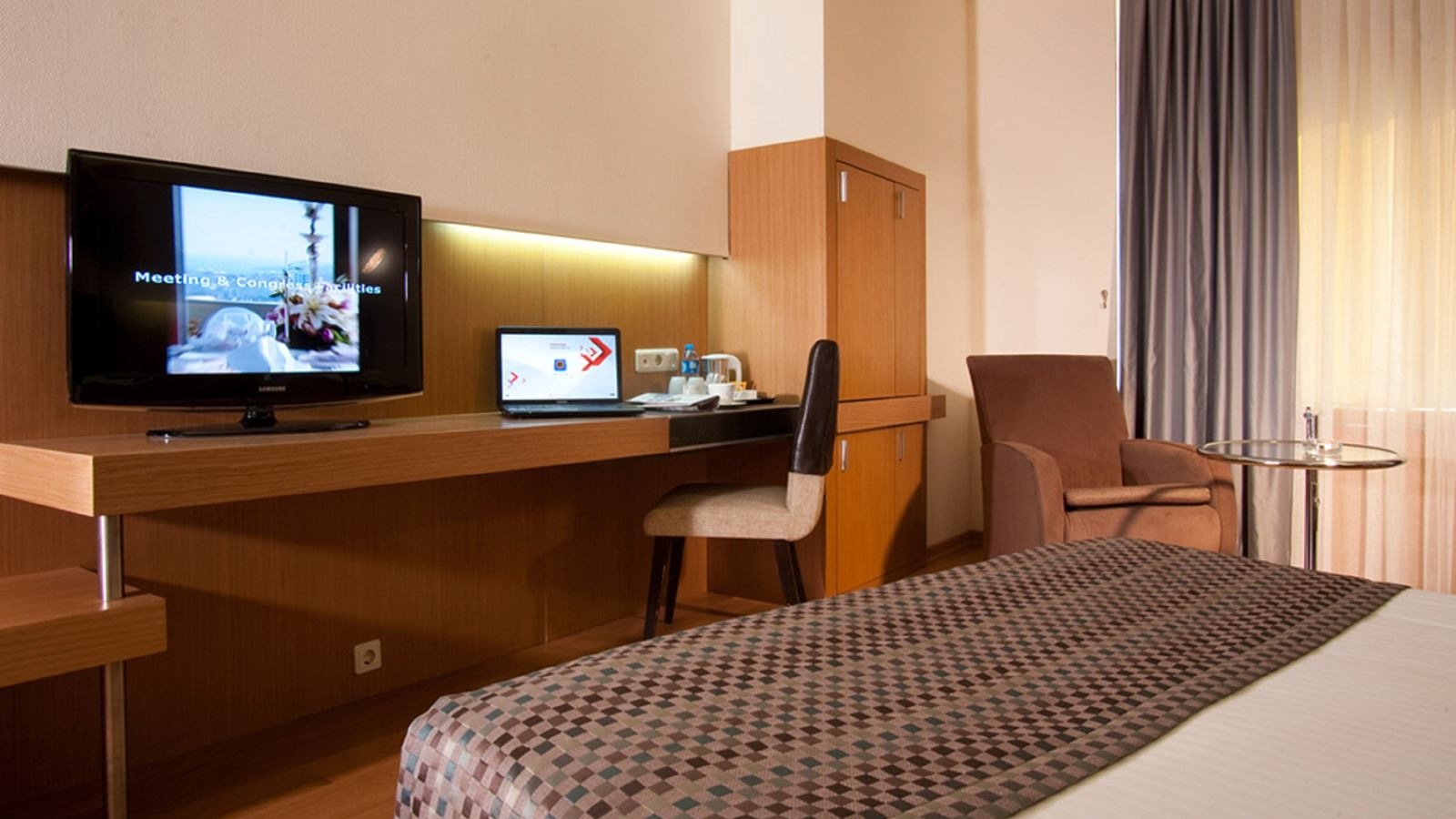 rooms-double-superior-with-double-bed