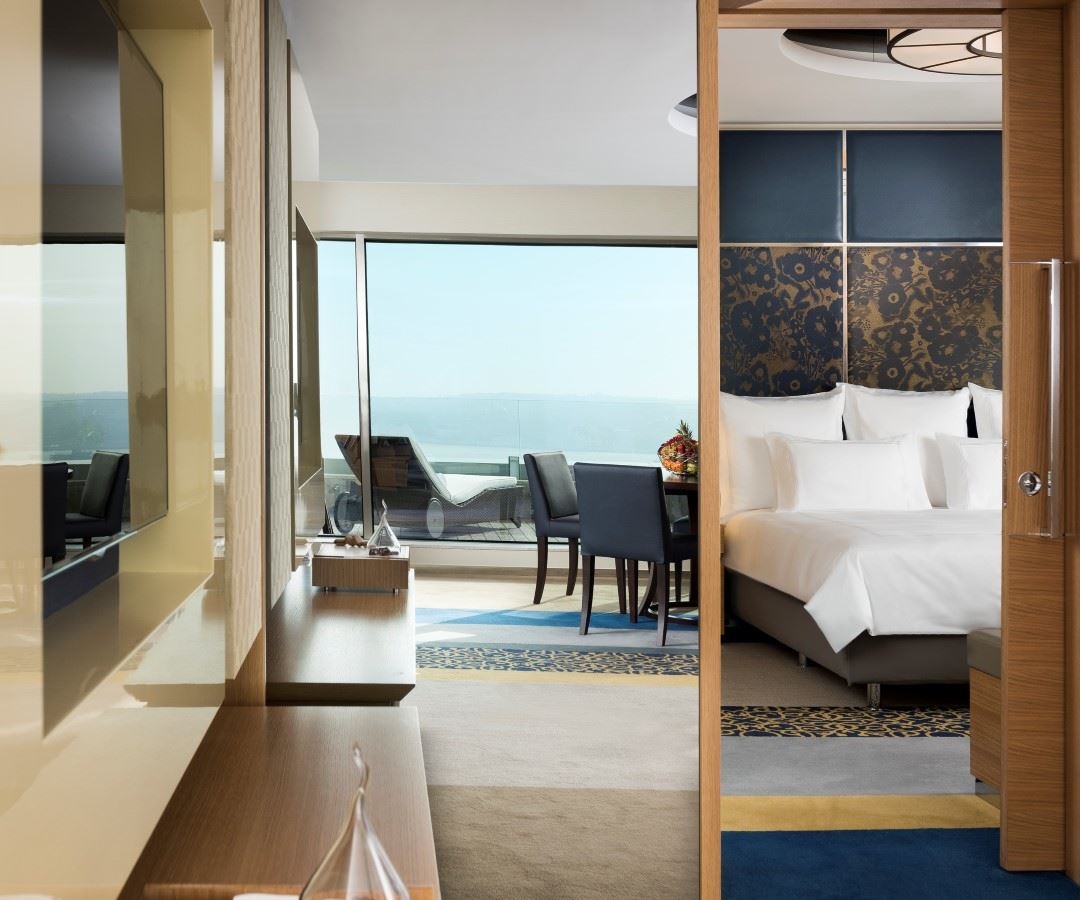 rooms-suite-with-views