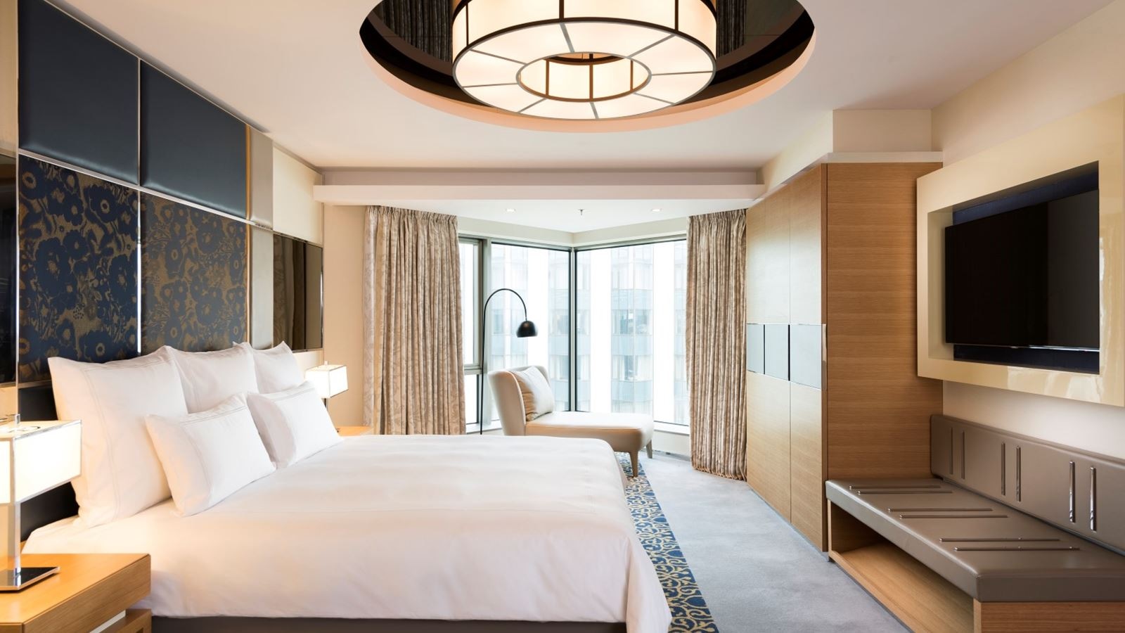 rooms-suite-with-views