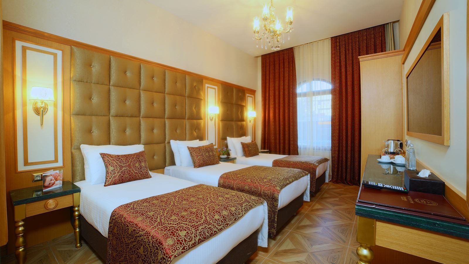 rooms-quadruple-two-double-beds