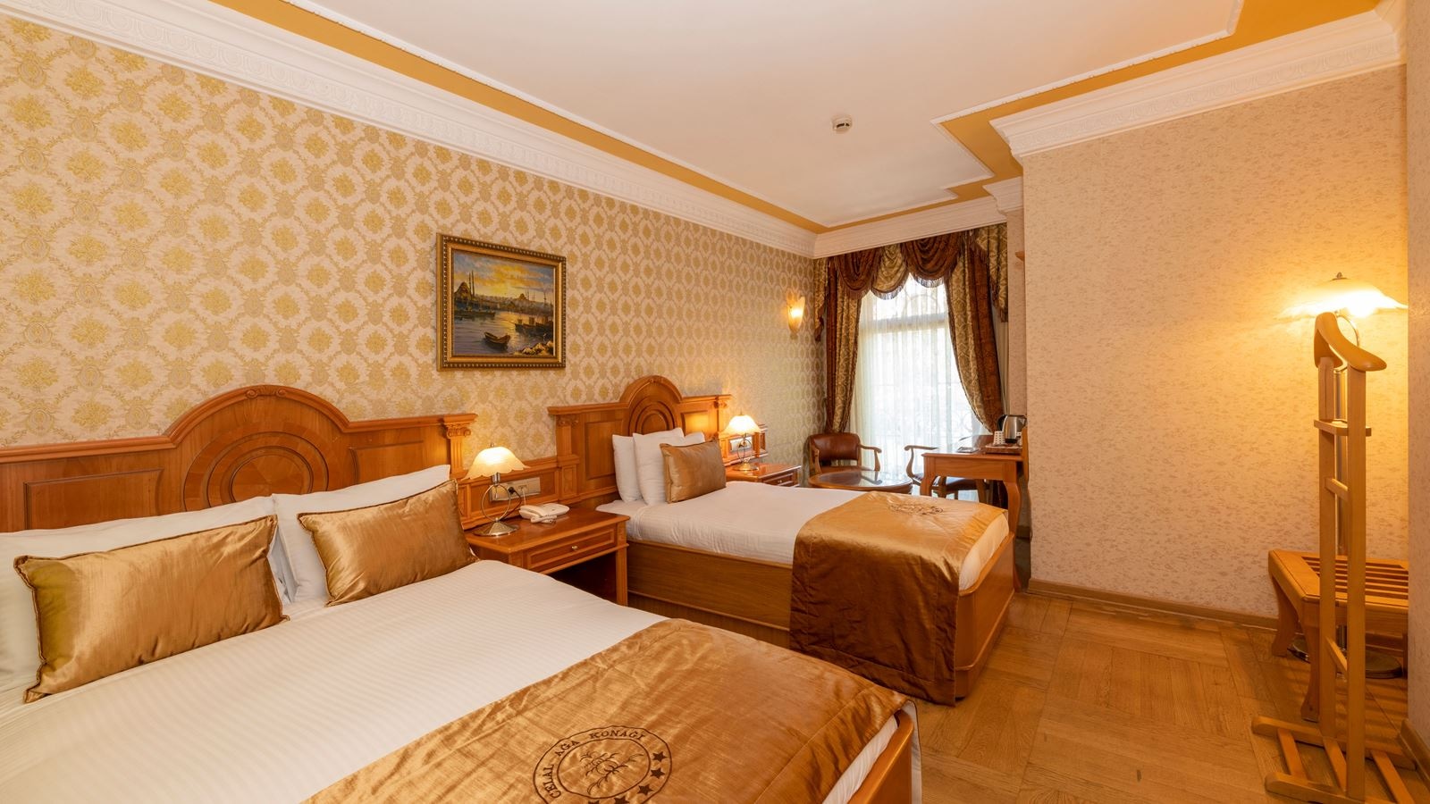 rooms-quadruple-two-double-beds