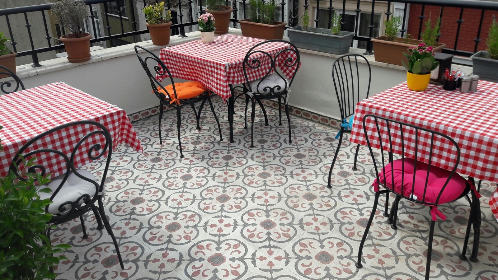 restaurants-restaurants