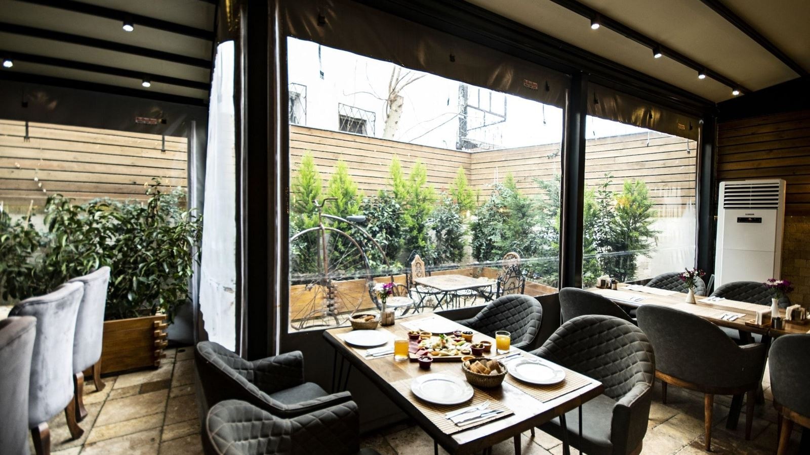 restaurants-restaurants