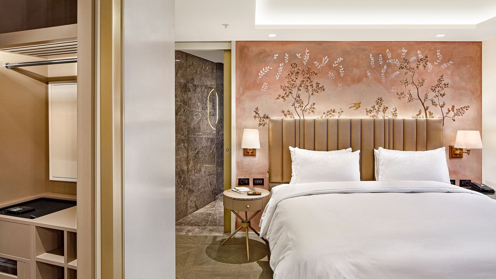 rooms-suite-city-view-queen-bed