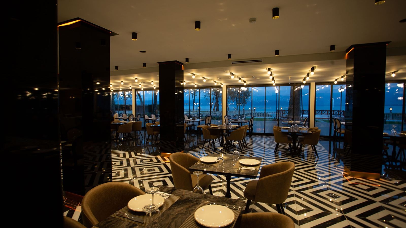 restaurants-restaurants