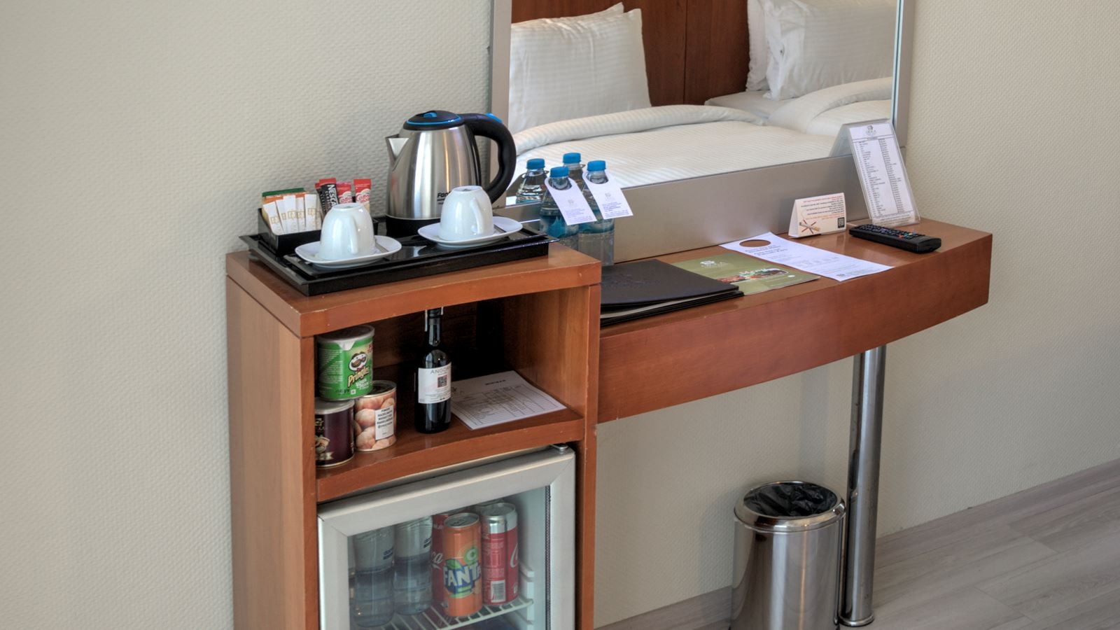 rooms-apartment-with-kitchenette