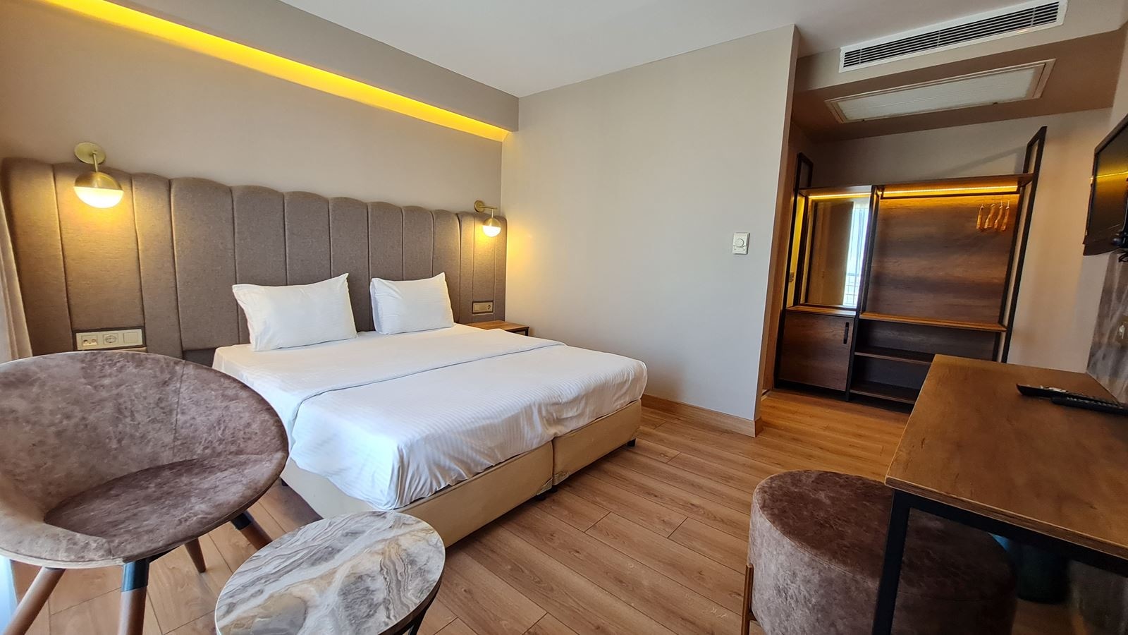 rooms-family-room-standard