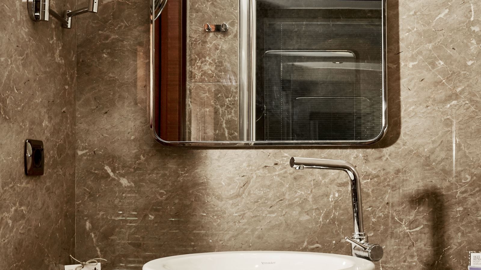 rooms-single-city-view