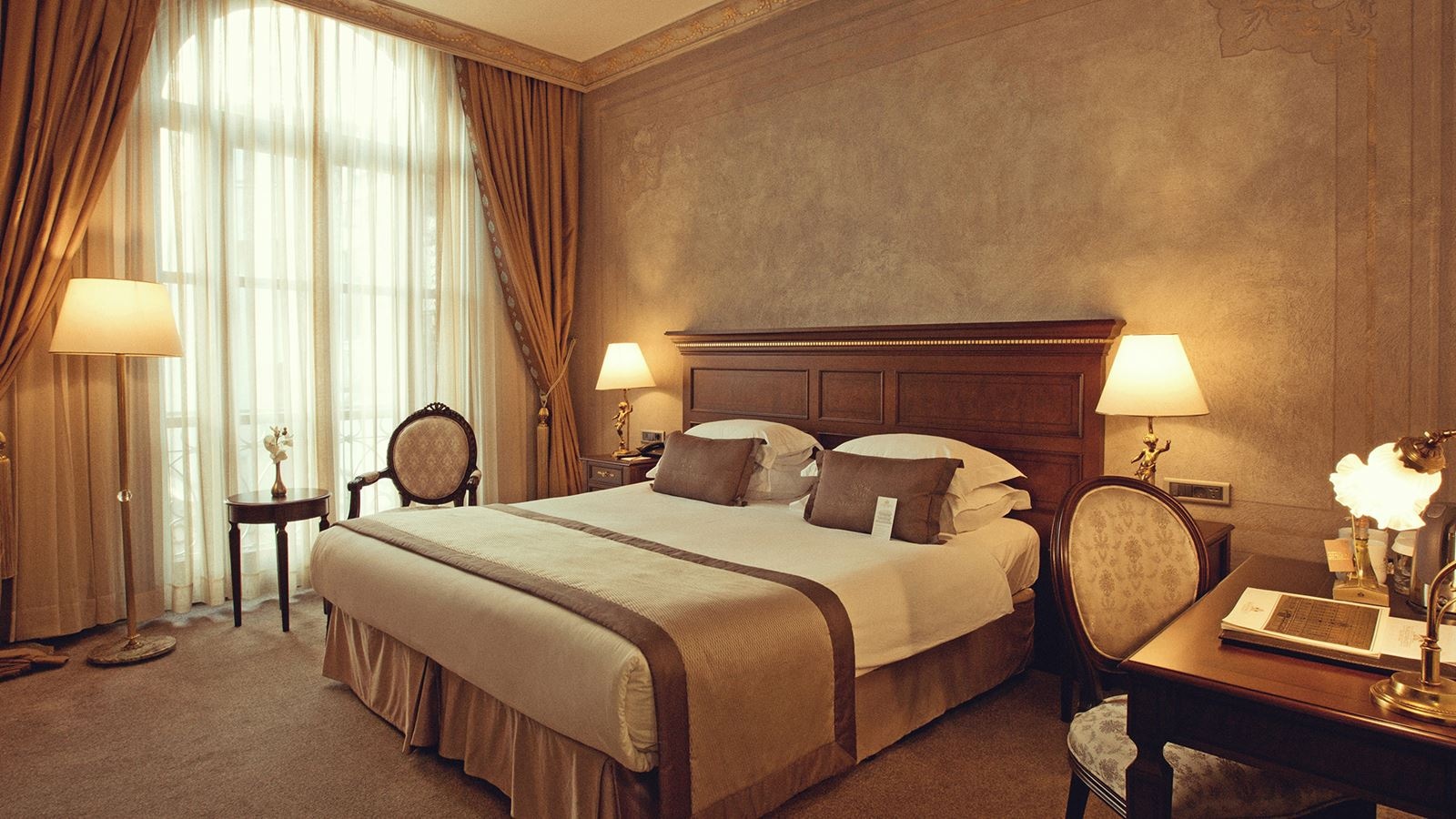 rooms-double-or-twin-deluxe