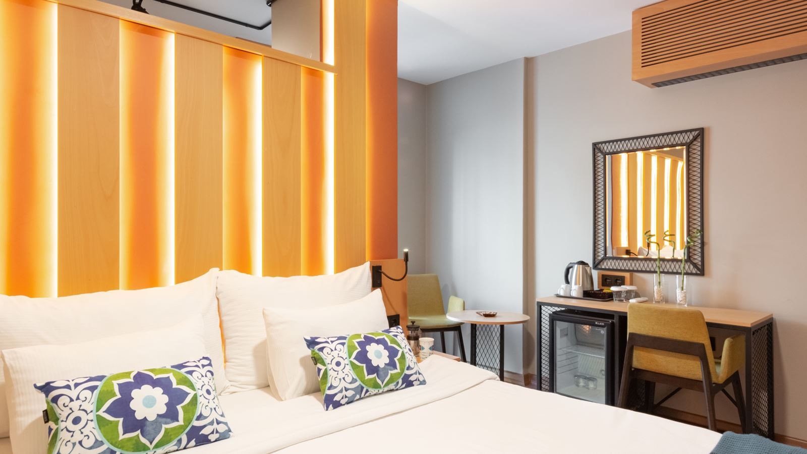 rooms-family-room-economy