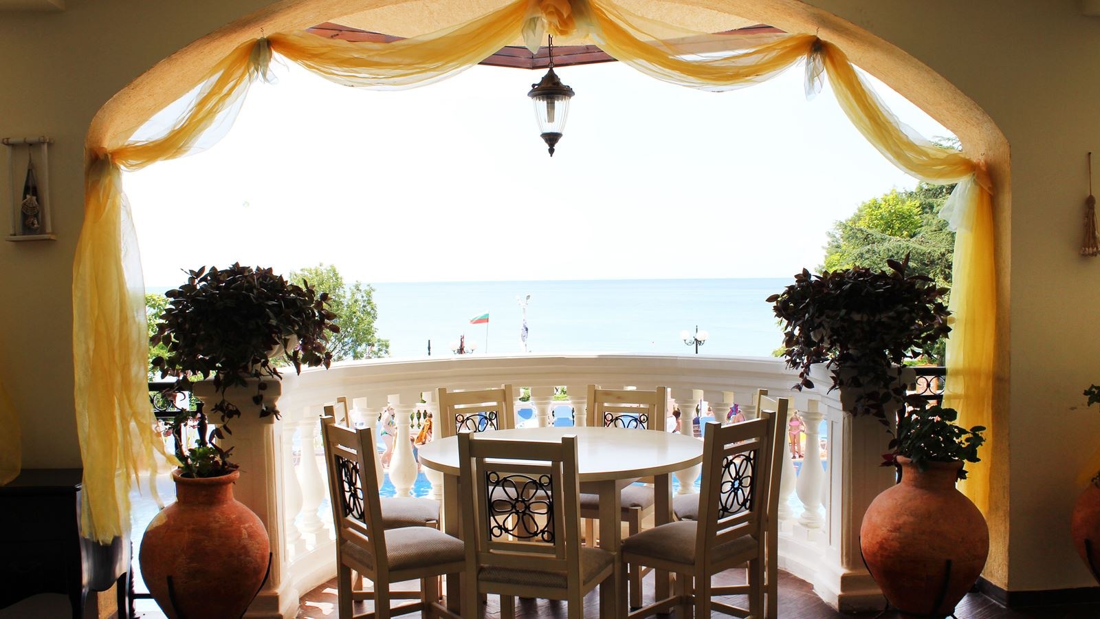 restaurants-mediterranean-restaurant--in-the-complex