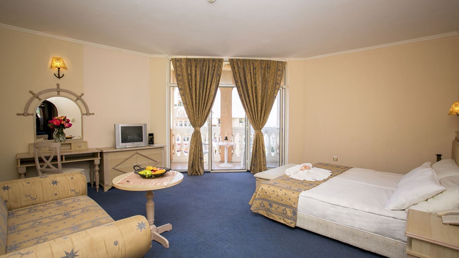 rooms-2-bedrooms-studio-sea-view