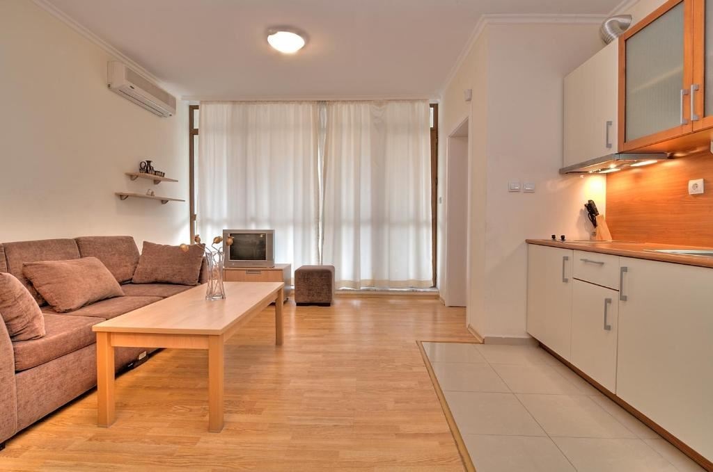 rooms-standard-apartment-balcony-or-terrace