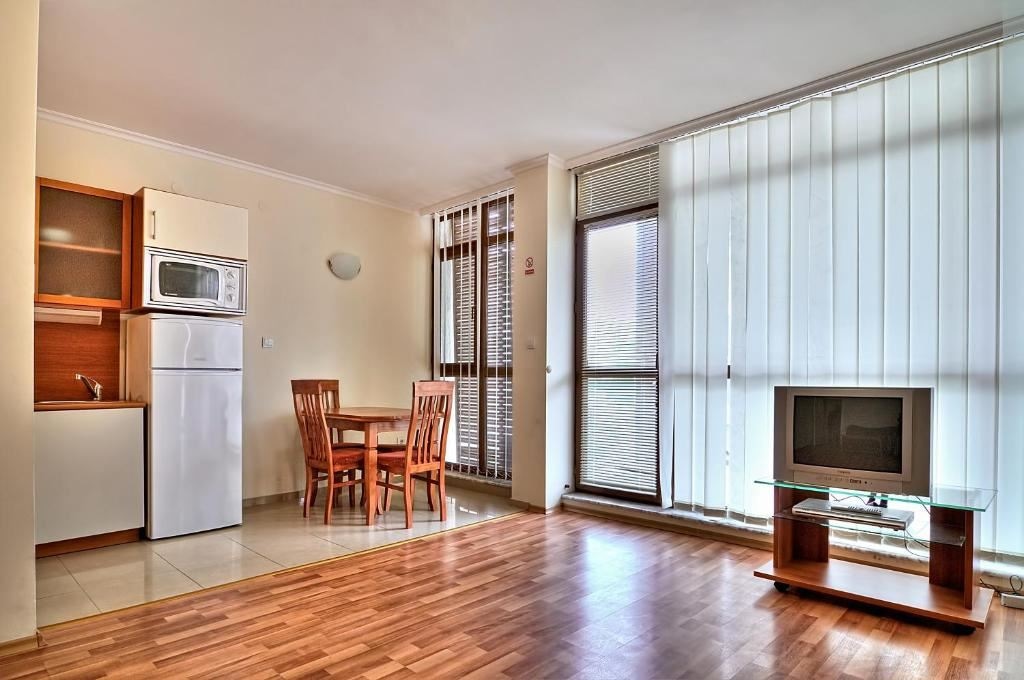 rooms-2-bedroom-standard-apartment-balcony