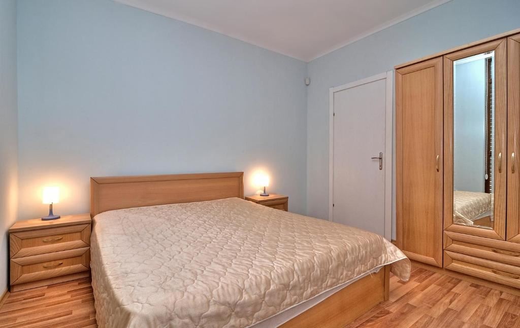 rooms-2-bedroom-standard-apartment-balcony