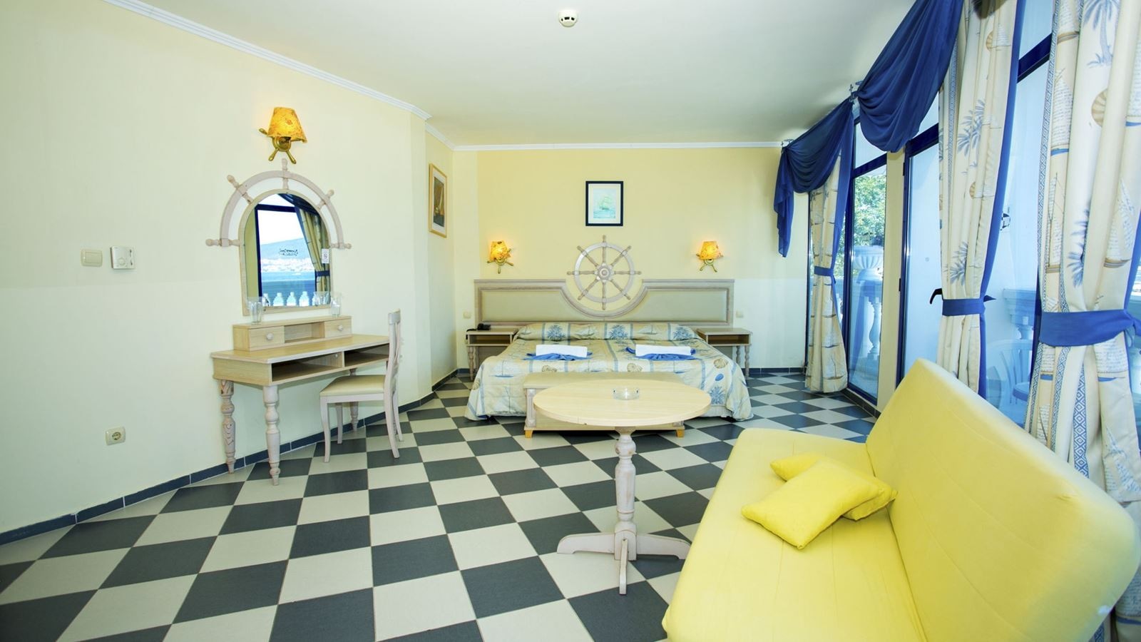 rooms-studio-chaika-sea-view