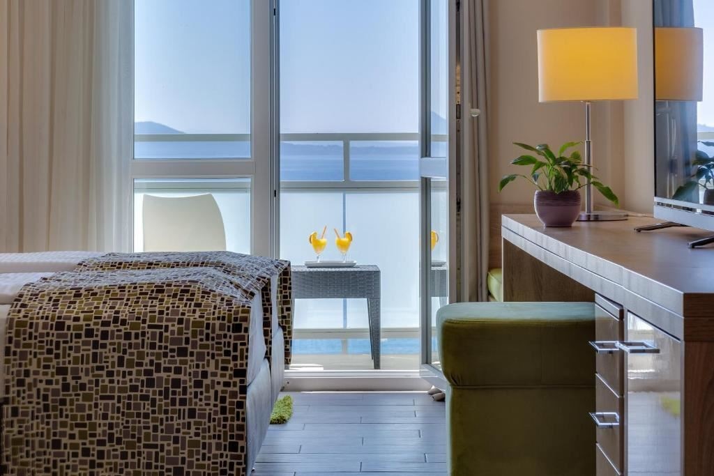 rooms-classic-familyroom