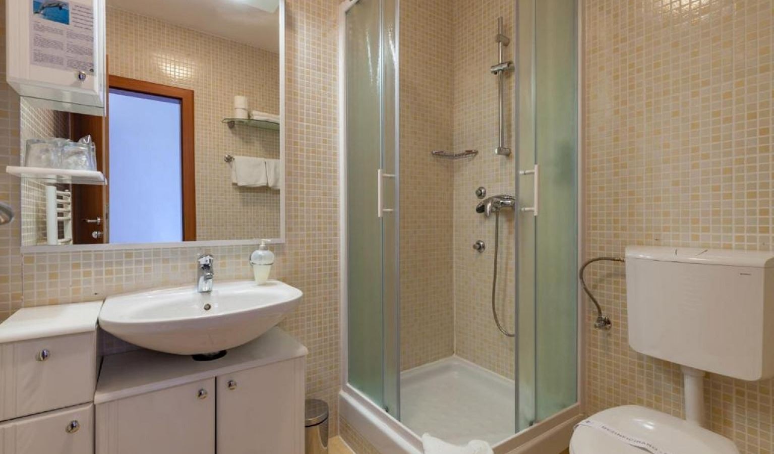 rooms-1-bedroom-apartment-balcony