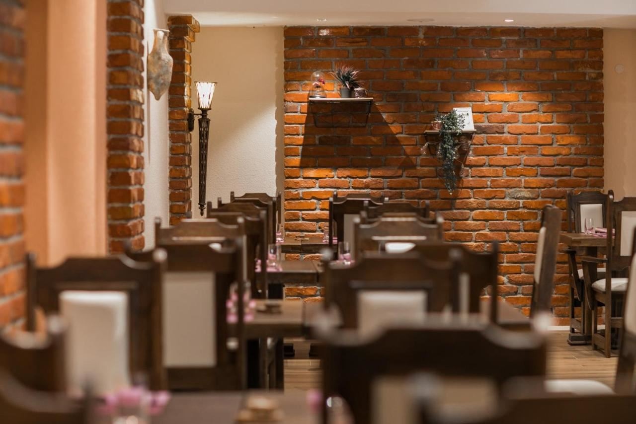 restaurants-restaurants