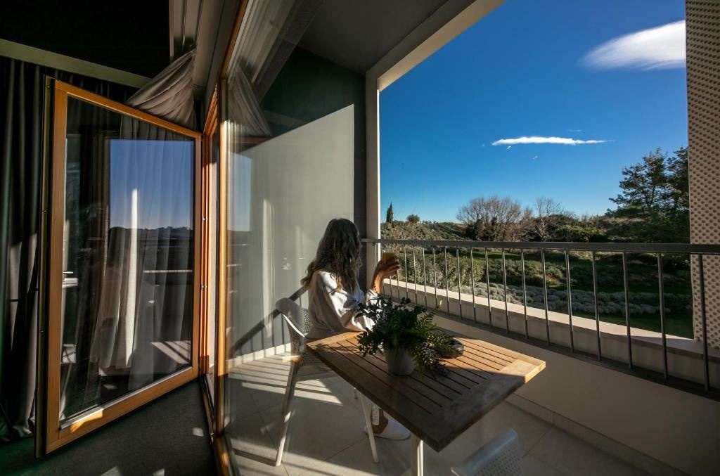 rooms-superior-room-balcony