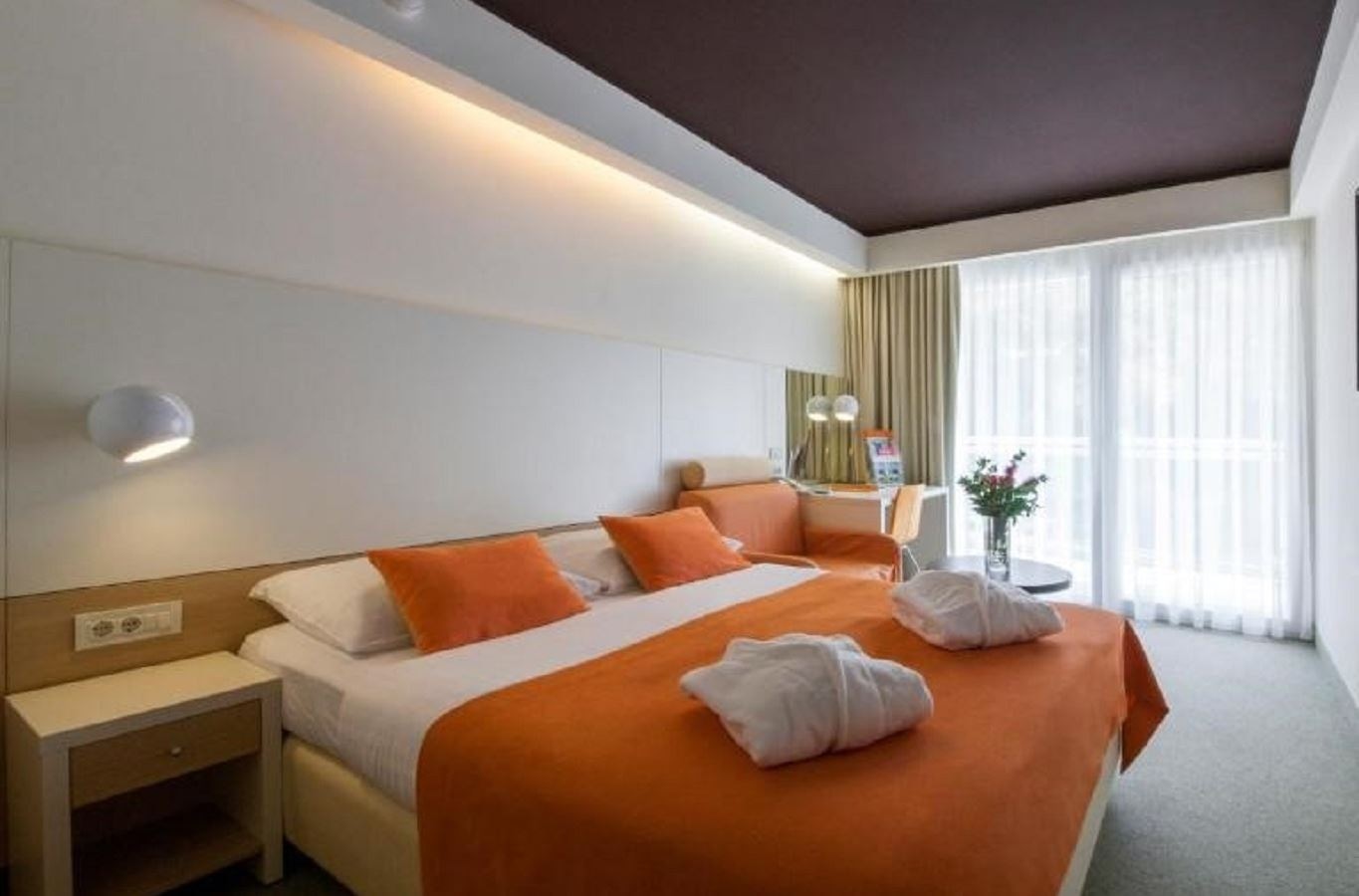 rooms-double-standard-room-park-view-balcony