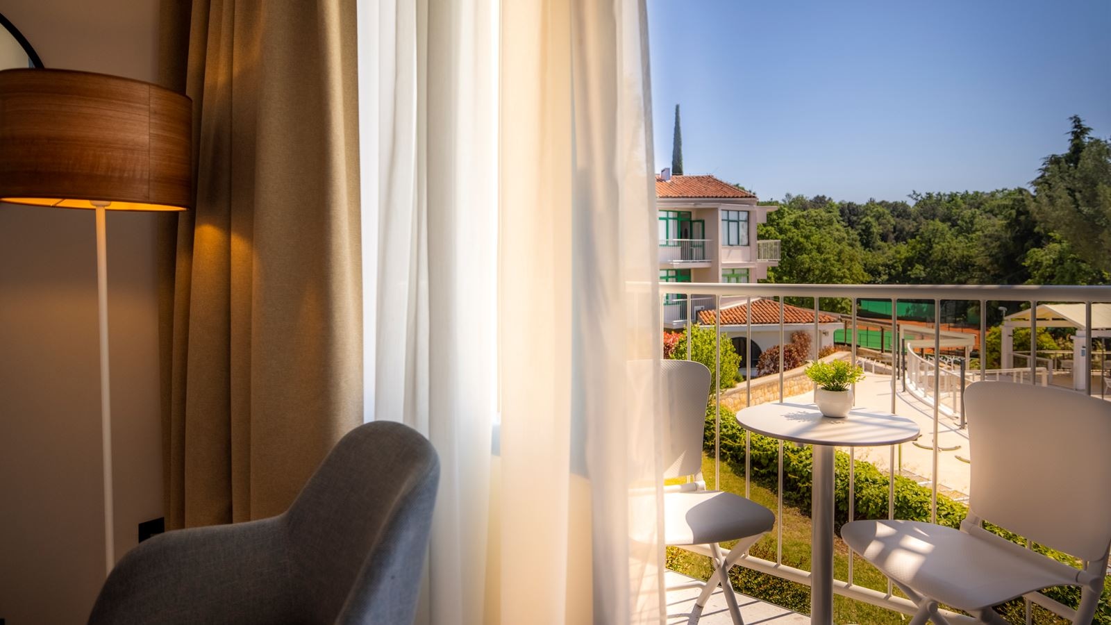 rooms-family-room-standard