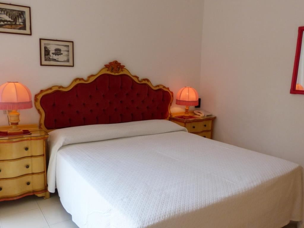 rooms-standard-room-side-sea-view