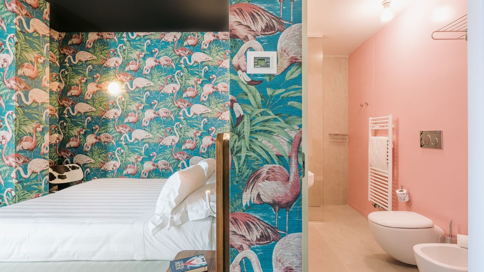 rooms-suite-king-size-bed