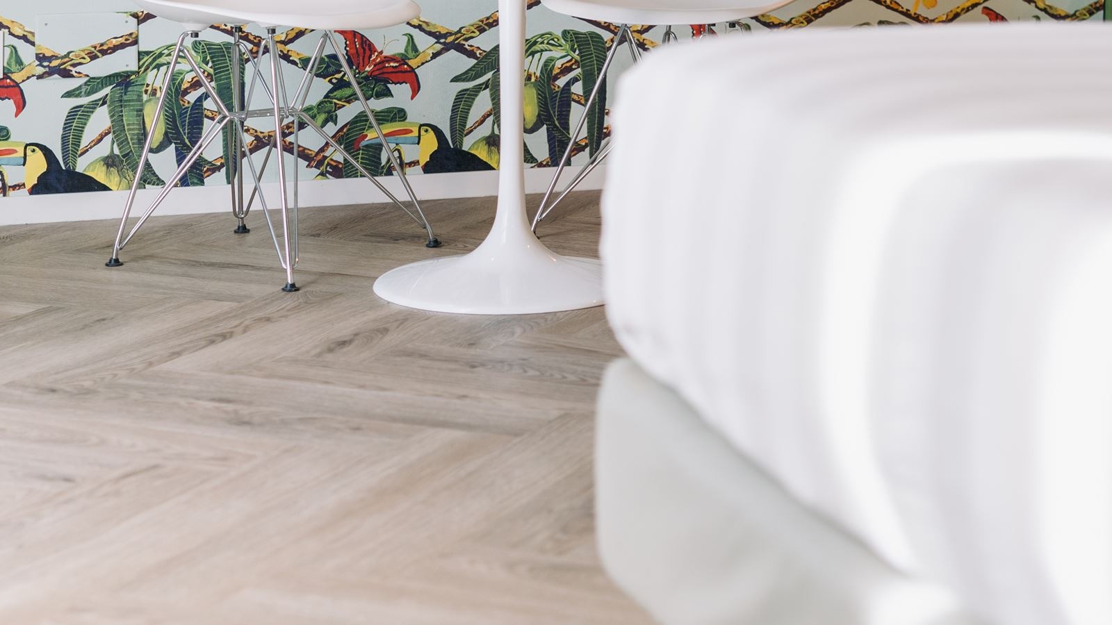 rooms-suite-king-size-bed