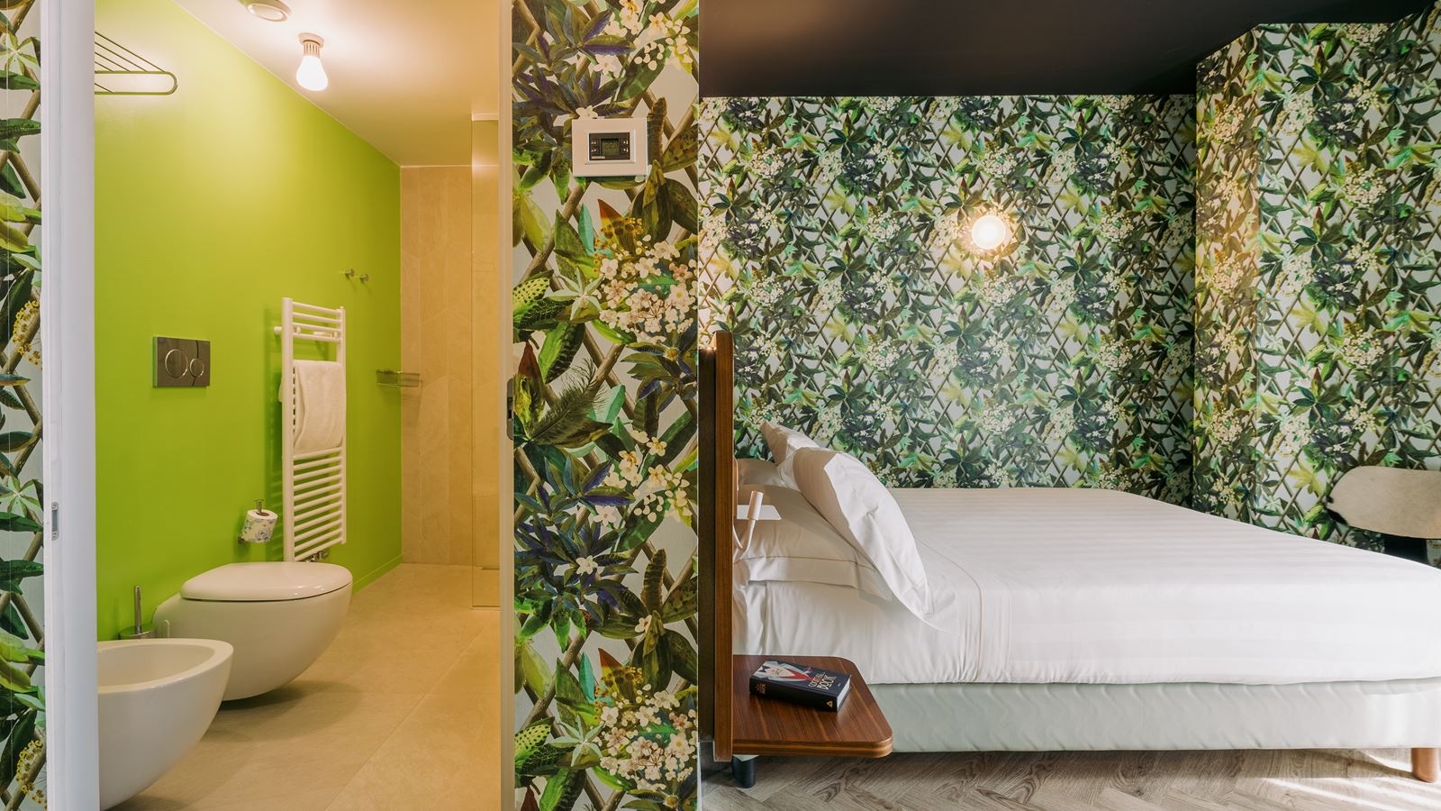 rooms-suite-king-size-bed