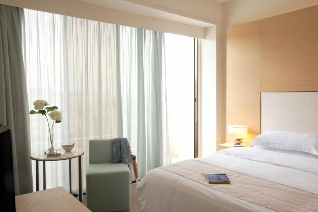 rooms-standard-room-lateral-sea-view-balcony