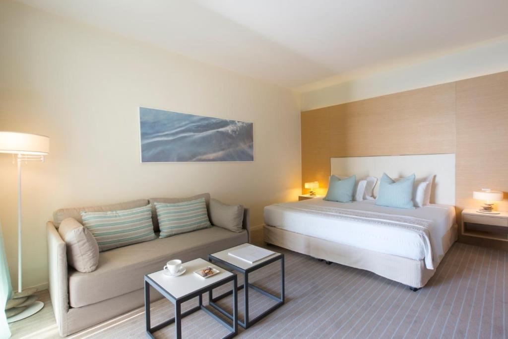 rooms-deluxe-room-sea-view-balcony