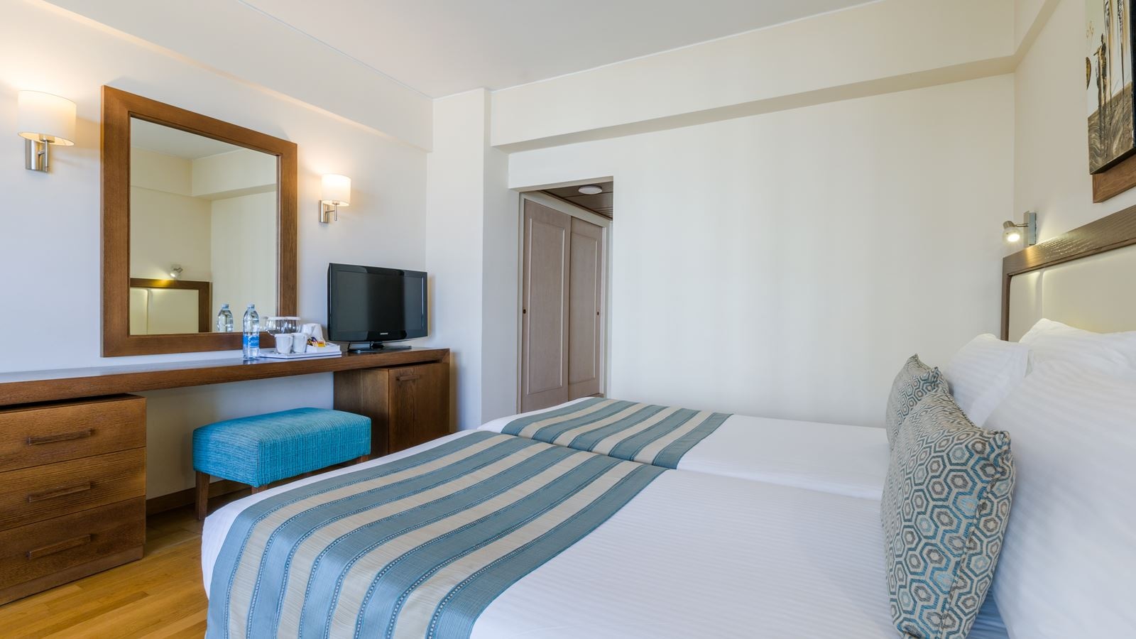 rooms-suite-with-jacuzzi