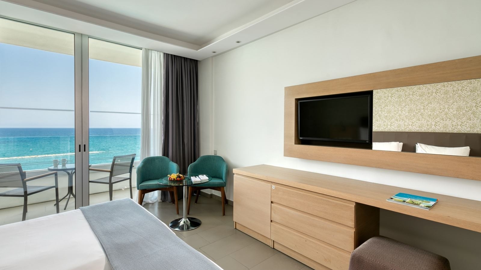 rooms-twin-superior-room-seaview-balcony