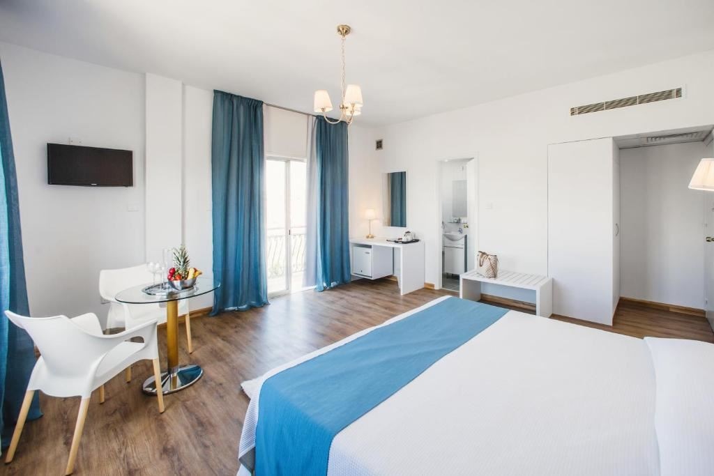 rooms-singleuse-standard-room-cityview-balcony