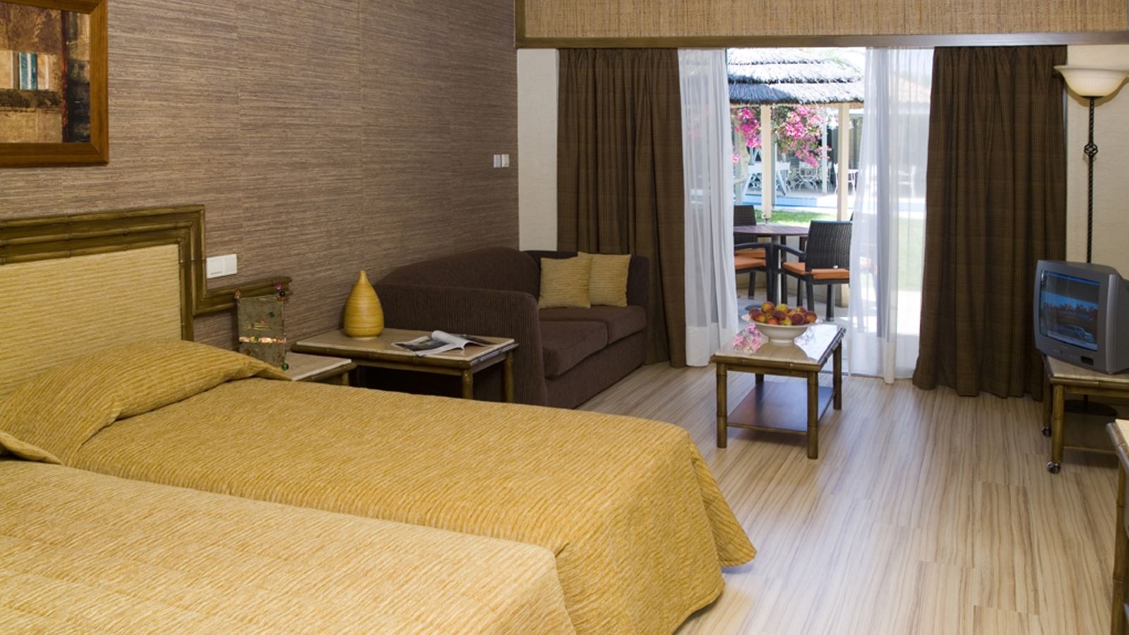 rooms-bungalow-garden-view